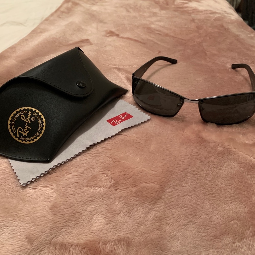 RayBans: RB3394